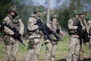 Komendantinių karių kursą baigė virš 1400 Lietuvos piliečių