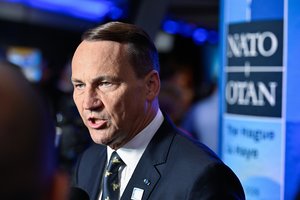 Iš R. Sikorskio – kirtis M. Zacharovai