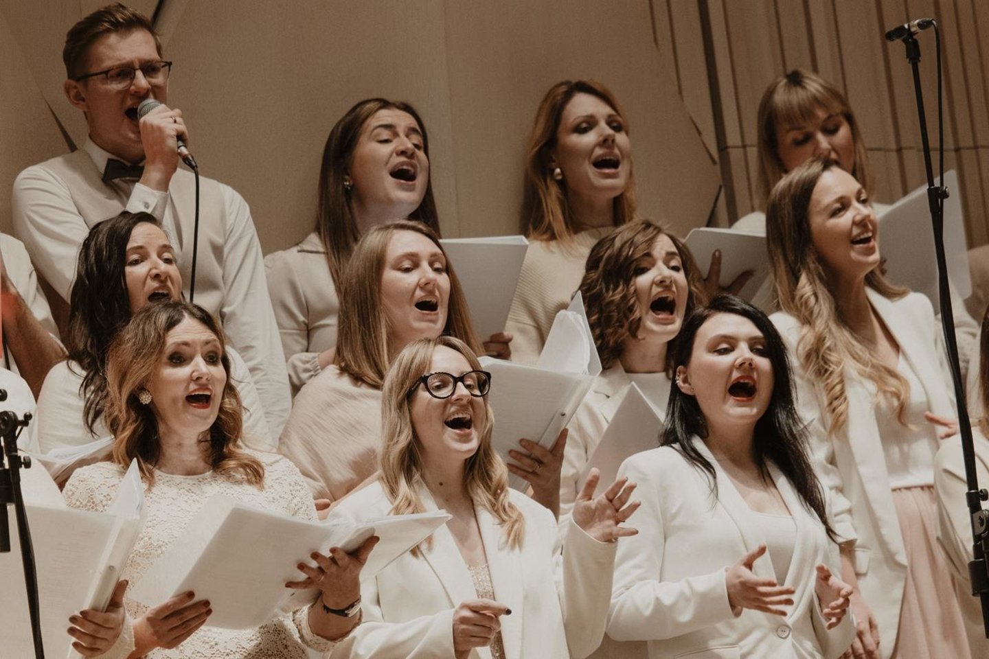 Gruodžio 28 d. LVSO koncertų salėje gospelo chorai „Vilnius Voices“ ir „GospelJonai“ kartu su Lietuvos valstybiniu simfoniniu orkestru atliks šventinę pop ir roko klasikos programą, nuspalvintą gospelo muzikos skambesiu.<br>S.Lukoševičiaus nuotr.