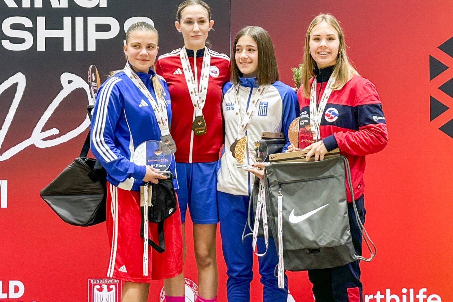 Miglė Griškonytė ir Evelina Leščik pelnė bronzos medalius. <br> LFB nuotr.