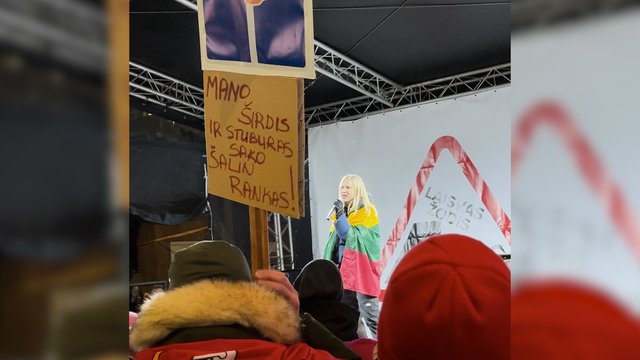Unikali akimirka: minios plojimais pasitikta Rūta Meilutytė uždainavo