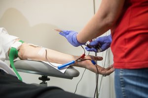 Reta, bet svarbi kraujo savybė – Kell antigenas: ką apie tai reikėtų žinoti kraujo donorams ir recipientams?