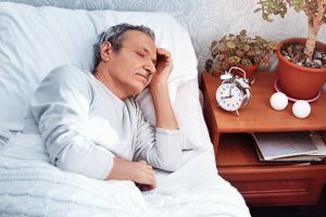 Kodėl vyresni žmonės prabunda anksti ryte? Gydytojai pateikė atsakymą