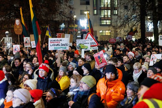Prie Seimo – trečioji protesto diena: tūkstančiai protestuotojų siunčia žinią Lietuvos valdžiai
