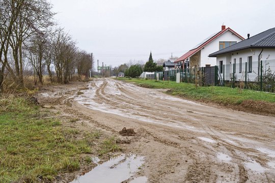 Gyvena mieste, bet gatvės – tarsi kaime: iš namų – tik su guminiais batais