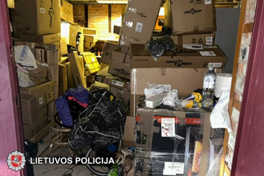 Prabangą nutraukė kriminalistai: ką rado gaujos „slėptuvėse“ – stebina