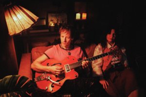 Kai ramu ir neramu vienu metu: „Kamanių šilelis“ pristato naują dainą ir vaizdo klipą