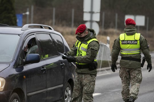 Tai gali paliesti kiekvieną: kariams suteikė specialias teises ekstremalios situacijos metu