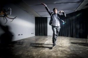 Kaip niekad aktualiu tapęs Oskaro Koršunovo „Pamišėlis“ keliasi į didžiąją salę