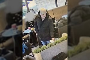 Kauno policija ieško kavinėje iš striukės 3 150 eurų nugvelbusio vagišiaus
