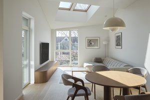 Šiuose vilniečių namuose karaliauja faneruotė: mažiau detalių, daugiau jausmo