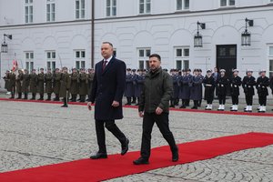 V. Zelenskis atvyko į Varšuvą, kur rengiamas pirmasis susitikimas su K. Nawrockiu