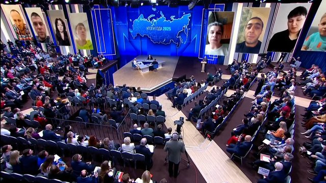 V. Putino kasmetinė spaudos konferencija: užsidėjęs problemų sprendėjo kaukę atsakinėjo į klausimus