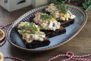 Pasakiškas kelių kąsnių užkandis: pirštus nusikąs silkių ir paprastų receptų mėgėjai