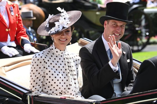 Princas Williamas ir C. Middleton paviešino kasmetinį Kalėdinį atviruką: užgriuvo kritikos banga