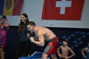 Rekordai ir sausakimšos tribūnos: antroji Lietuvos plaukimo čempionato diena įkaitino baseiną