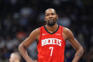 „Rockets“ į pergalę vedęs K. Durantas pasišaipė iš J. Valančiūno trenerio