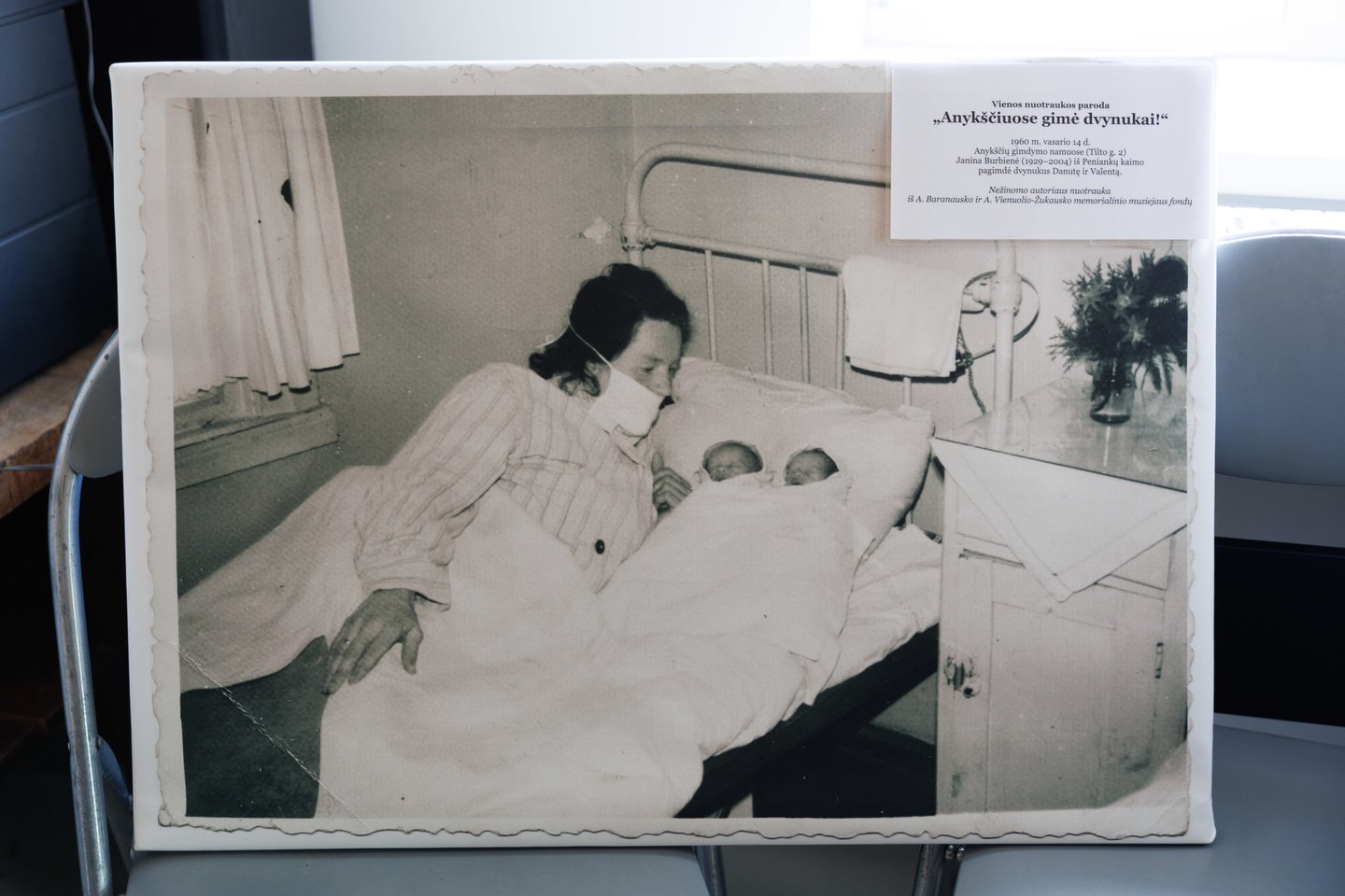 Vienintelė nuotrauka, kurią fotografui leista padaryti tuo metu, kai Karvelų namuose veikė gimdymo namai.<br>V.Skaraičio nuotr.