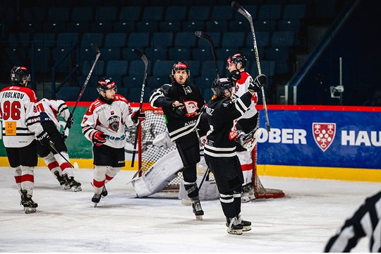 Lietuvos komandos patyrė skaudžius pralaimėjimus Baltijos ledo ritulio čempionate