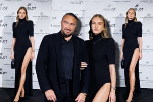 Paaiškėjo, su kuo renginio metu pozavo mįslę apie naujus santykius užminęs J. Garbaravičius