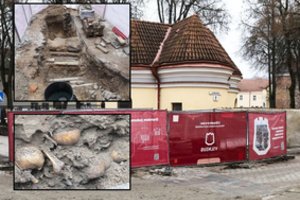 Makabriškas vaizdas Vilniaus centre: perkasose kyšantys žmonių kaulai liks netyrinėtame Trakų gatvės ruože