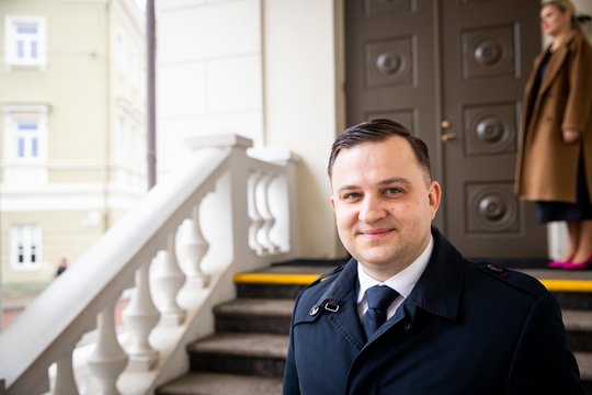 Šilalėje – neregėtas karas dėl kėdės: teisinėms išlaidoms – įspūdingos sumos, pirštu bado į merą