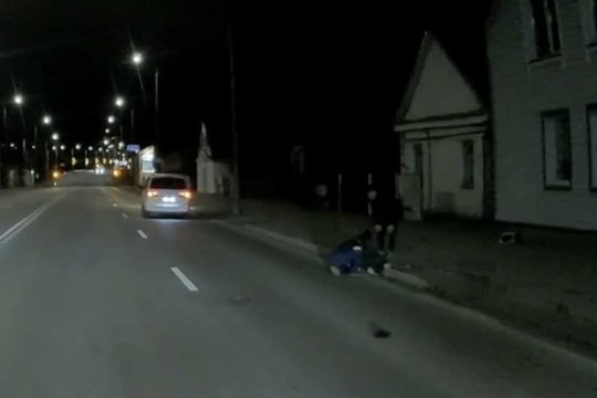 Pėsčiųjų perėjoje Kaune parblokšta moteris – ji išvežta į ligoninę