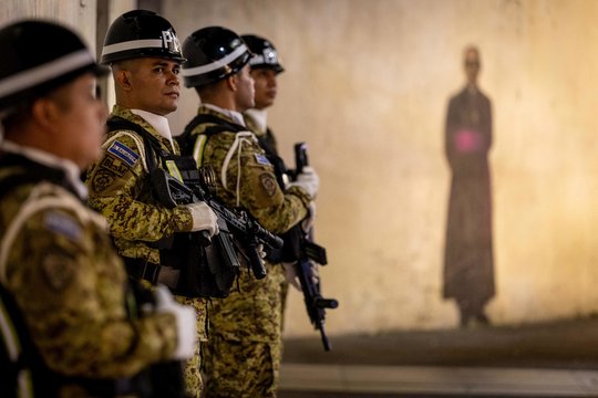 Salvadore gaujų nariams skirtos šimtmečių laisvės atėmimo bausmės