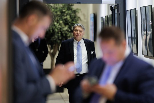 Nuo R. Žemaitaičio – pas S. Skvernelį: kodėl pas „socdemus“ beldęsis D. Varnas persigalvojo ir ką jam parašė A. Širinskienė