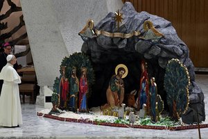 Popiežiaus dėmesio sulaukė prakartėlė nuo abortų išgelbėtiems kūdikiams