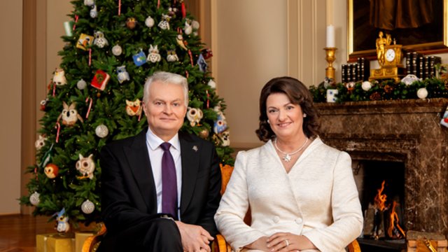 G. Nausėda ir pirmoji ponia sveikina šv. Kalėdų proga: viskas mūsų šeimose, Tėvynėje bus gerai