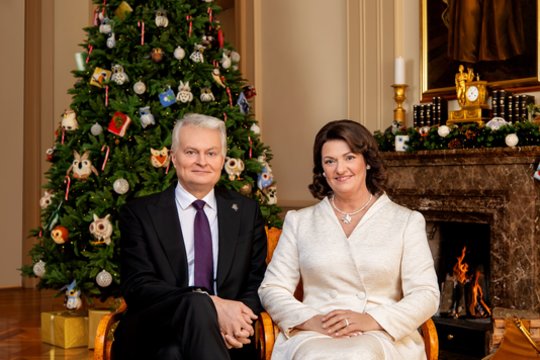 G. Nausėda ir pirmoji ponia sveikina šv. Kalėdų proga: viskas mūsų šeimose, Tėvynėje bus gerai