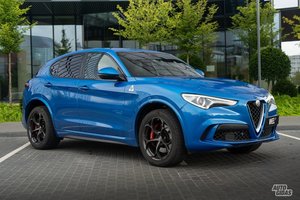 Stilingas krosoveris su sportinio automobilio charakteriu – „Alfa Romeo Stelvio Quadrifoglio“