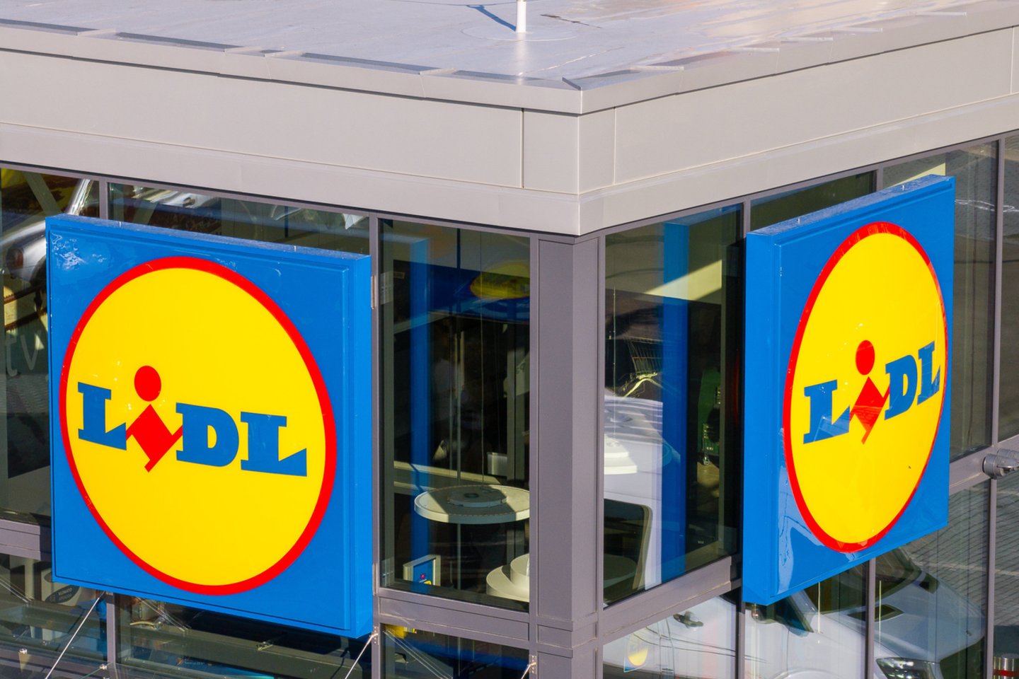 Lidl“ administracijos darbuotojai parduotuvėse padeda atlikti kasdienes užduotis