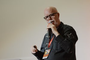 Ką „Doom“ kūrėjas šiandien galvoja apie žaidimus? Interviu su Tomu Hallu