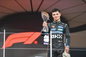 Nematoma pergalės pusė: kas padėjo L. Norrisui tapti „Formulės 1“ pasaulio čempionu?