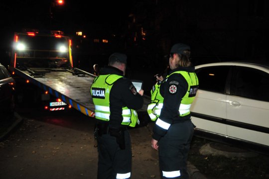 Kauno daugiabučio kieme pavogti du automobiliai tą pačią dieną rasti Kauno rajone