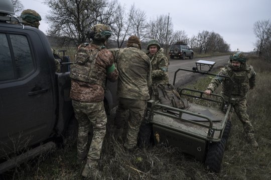 Karas Ukrainoje. Už uždarų durų – V. Putino ir Rusijos elito susitikimas: Kremlių paliko tik 2 val. nakties