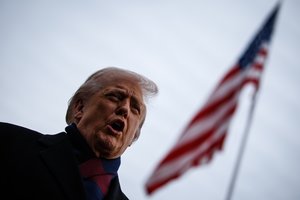 D. Trumpas paragino „užmigdyti“ komiką Stepheną Colbert'ą