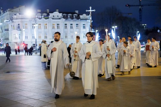 Kūčių vakarą Vilniuje – Piemenėlių Mišios: užfiksavo sausakimšą arkikatedrą
