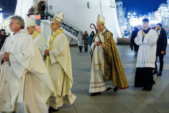 Kūčių vakarą Vilniuje – Piemenėlių Mišios: užfiksavo sausakimšą arkikatedrą