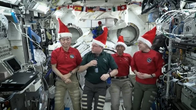 „Sveikinimai Žemės planetai“: astronautai iš Tarptautinės kosminės stoties siunčia linkėjimus