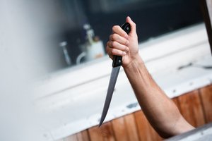 Kruvinas šeimyninis konfliktas Prienų r.: peiliu sužalota moteris