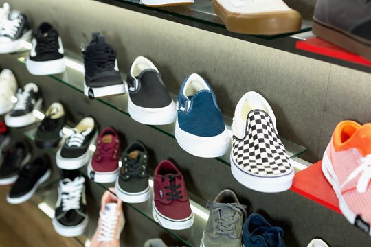 Didelė avalynės bendrovė atleido beveik 100 darbuotojų: patyrė milžinišką nuostolį