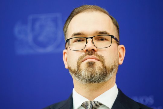 R. Kaunas: tikiuosi, kad techninio lygio sutarimą dėl kasetinių šaudmenų įsigijimo pasieksime 2026 m.