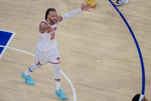 Krepšinio drama Niujorke – du kartus iš duobės išlipusi „Knicks“ triumfavo kalėdiniame mače