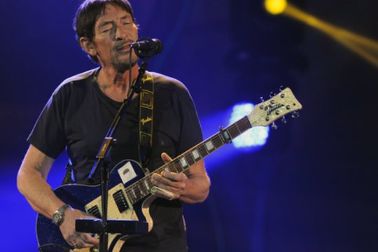 Prieš Kalėdas mirusio „Driving Home For Christmas“ atlikėjo šeima – apie siaubingą skausmą: per tris mėnesius – trys netektys