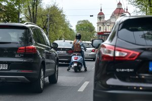 Sugriežtinti reikalavimai šių transporto priemonių vairuotojams: teks laikyti egzaminą