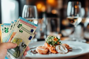 Pakloję 1300 eurų už šeimos Kalėdų vakarienę, liko be nieko: restoranas staiga užvėrė duris