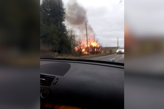 Anykščių r. – ugniagesių kova su liepsnomis: stiprus vėjas apsunkino darbus